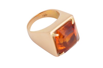 Lot 131 - A citrine ring