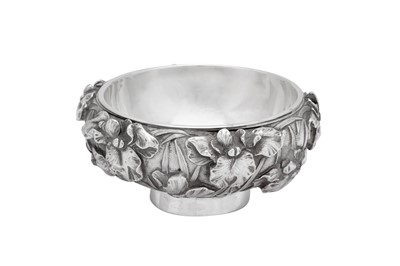 Lot 135 - A late 19th / early 20th century Japanese silver bowl, Yokohama circa 1900