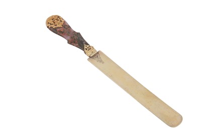 Lot 45 - A William IV Scottish sterling silver gilt and unmarked gold mounted agate paper knife, Edinburgh 1833, no maker’s mark