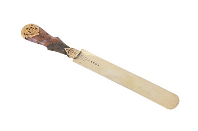 Lot 45 - A William IV Scottish sterling silver gilt and unmarked gold mounted agate paper knife, Edinburgh 1833, no maker’s mark
