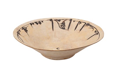 Lot 6 - A LARGE SAMANID EPIGRAPHIC POTTERY BOWL