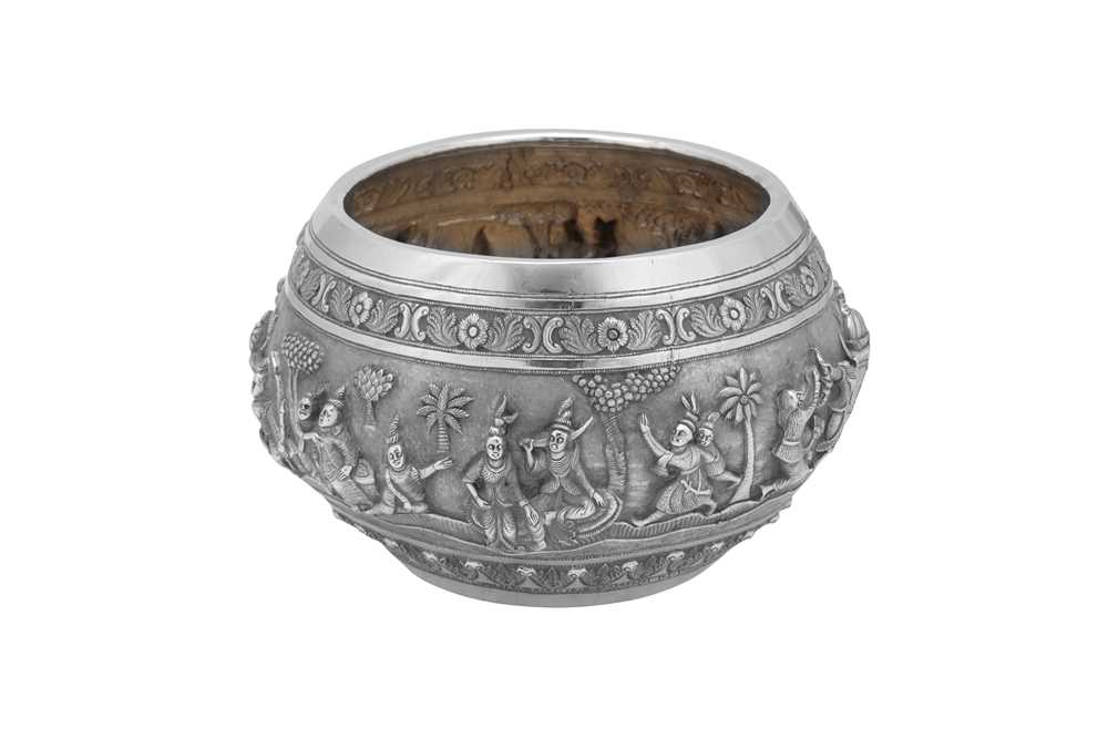 Lot 73 - A large late 19th / early 20th century Anglo - Indian unmarked silver bowl, Lucknow circa 1900