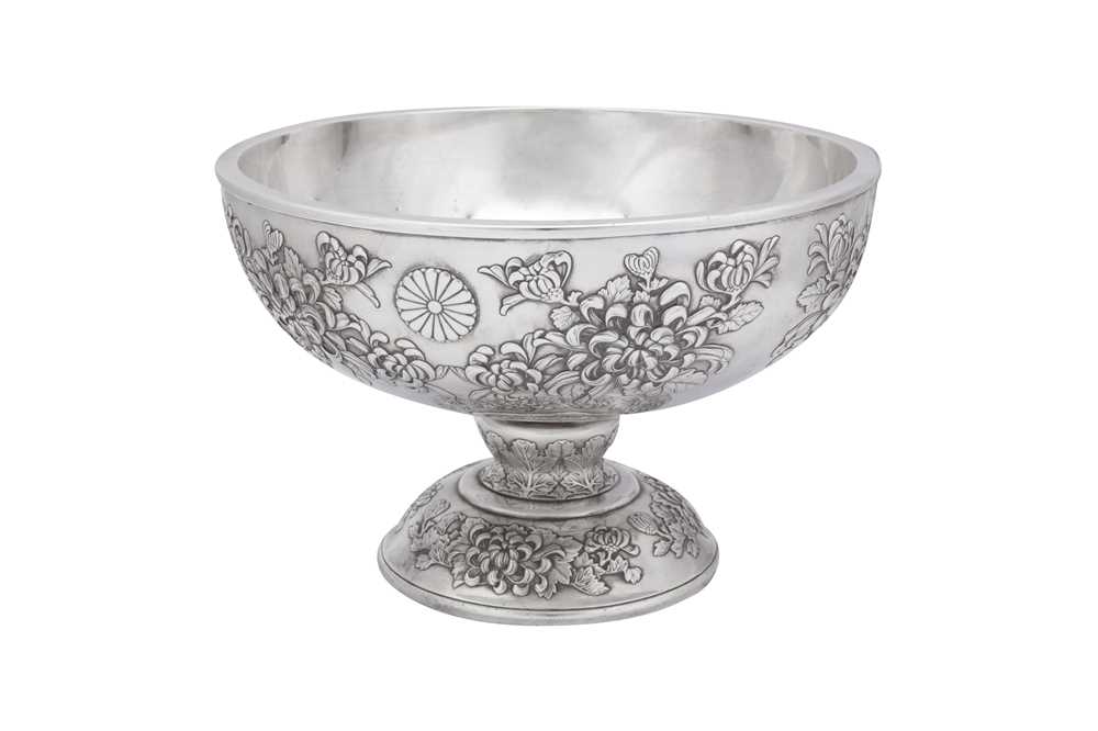 Lot 138 - Imperial presentation – A very large early 20th century Japanese silver bowl, Tokyo circa 1900 by Hirata Shigemitsu (1855-1926)