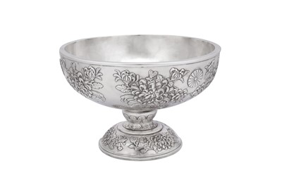 Lot 138 - Imperial presentation – A very large early 20th century Japanese silver bowl, Tokyo circa 1900 by Hirata Shigemitsu (1855-1926)