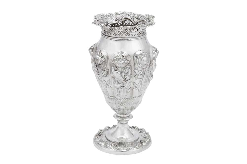 Lot 389 - A Victorian sterling silver vase, London 1898 by William Comyns