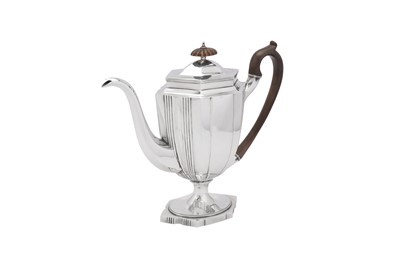 Lot 476 - A George III Scottish sterling silver coffee pot, Edinburgh 1807 by George Mchattie