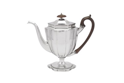 Lot 476 - A George III Scottish sterling silver coffee pot, Edinburgh 1807 by George Mchattie