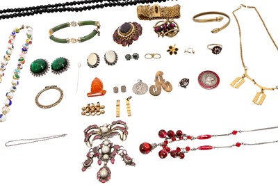 Lot 46 - A GROUP OF COSTUME JEWELLERY
