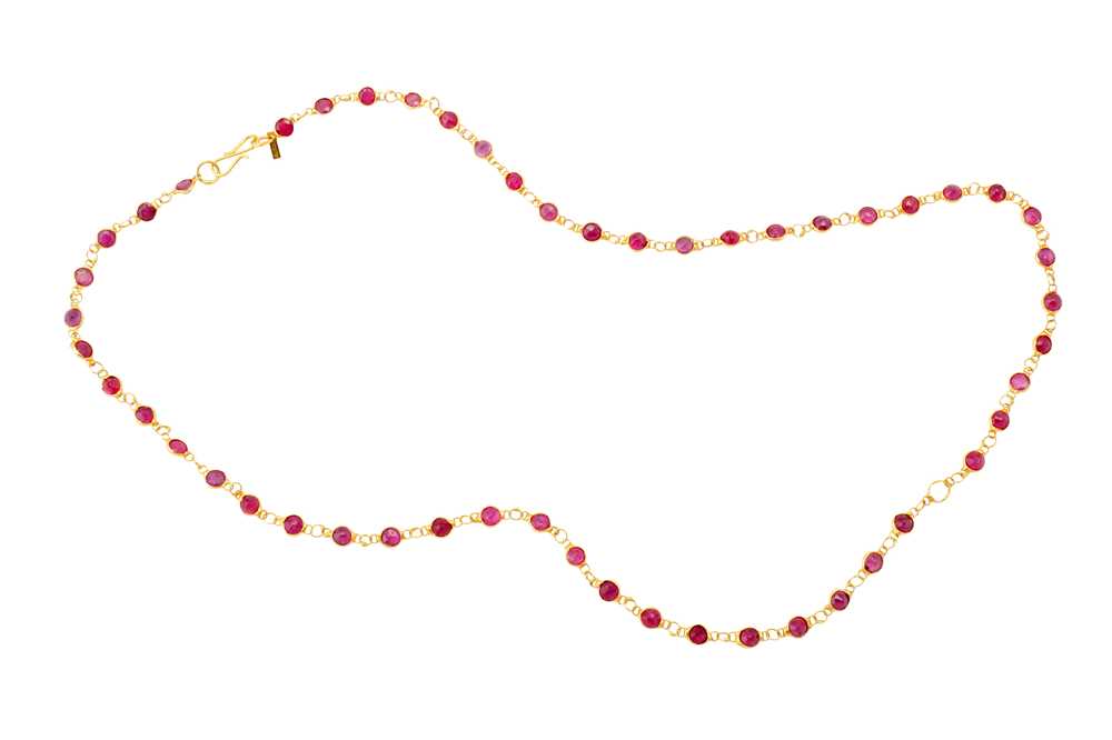 Lot 106 - A ruby necklace