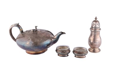 Lot 193 - A MIXED GROUP OF SILVER AND SILVER PLATE