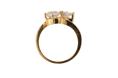 Lot 197 - A diamond crossover ring