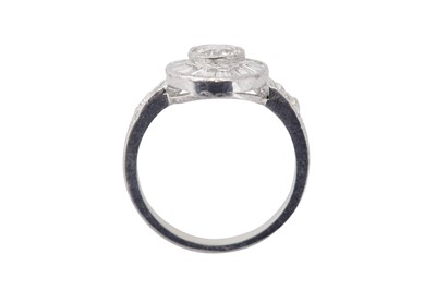 Lot 49 - A diamond cluster ring