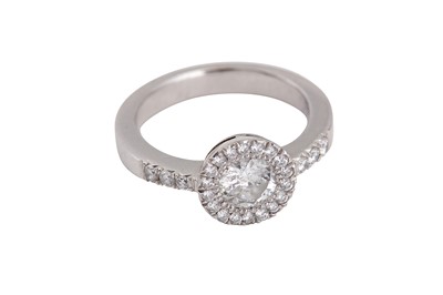 Lot 49 - A diamond cluster ring