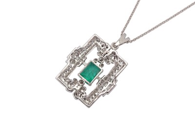 Lot 50 - An emerald and diamond pendant necklace