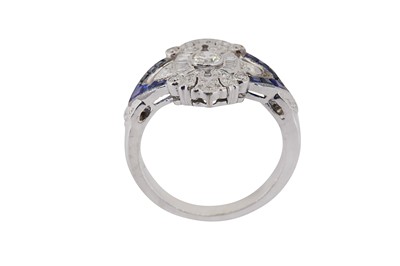 Lot 39 - A diamond and sapphire dress ring