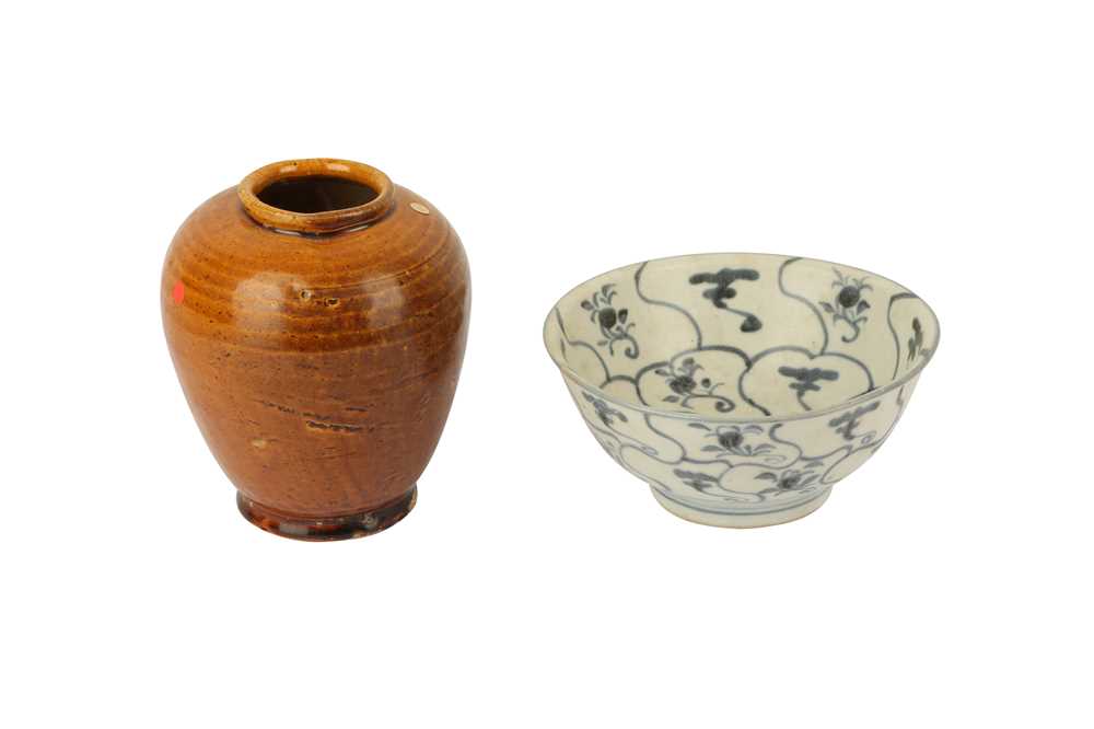Lot 569 - A CHINESE PORCELAIN BOWL FROM THE TEK SING CARGO, CIRCA. 1820