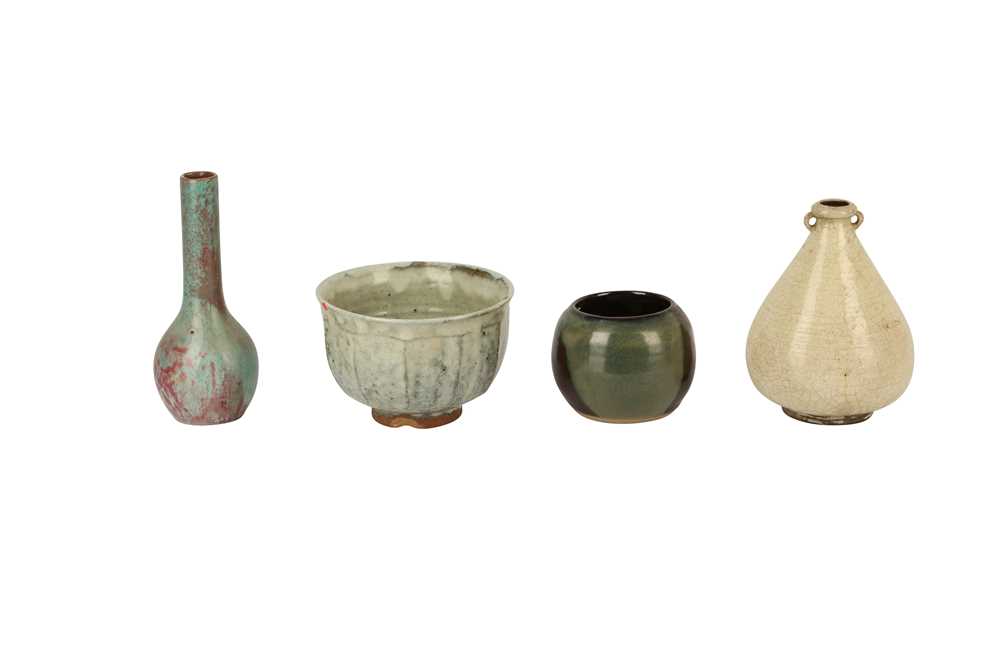 Lot 393 - ATTRIBUTED TO TREVOR CORSER (BRITISH, 1938-2015) FOR LEACH POTTERY