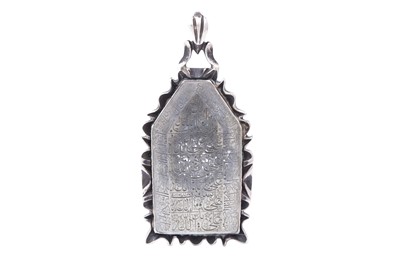 Lot 539 - A ROCK CRYSTAL INTAGLIO WITH INVOCATIONS TO ALI SET IN AN OPENWORK SILVER PENDANT
