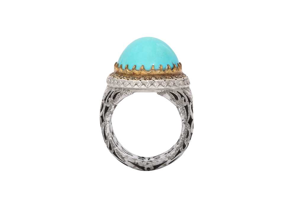 Lot 546 - A LARGE CABOUCHON TURQUOISE RING