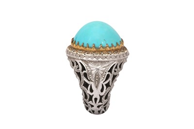 Lot 546 - A LARGE CABOUCHON TURQUOISE RING