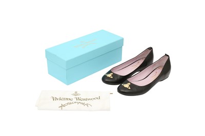 Lot 466 - Vivienne Westwood Anglomania Black Helena II Pump - Size 39