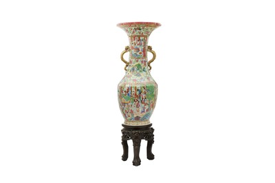 Lot 628 - A CHINESE FAMILLE ROSE CANTON VASE.
