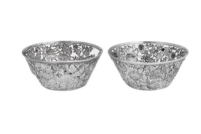 Lot 112 - A pair of early 20th century Chinese export silver bowls, Shanghai circa 1910 retailed by Luen Hing