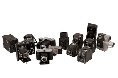 Lot 214 - A Selection of Mixed Analogue Cameras