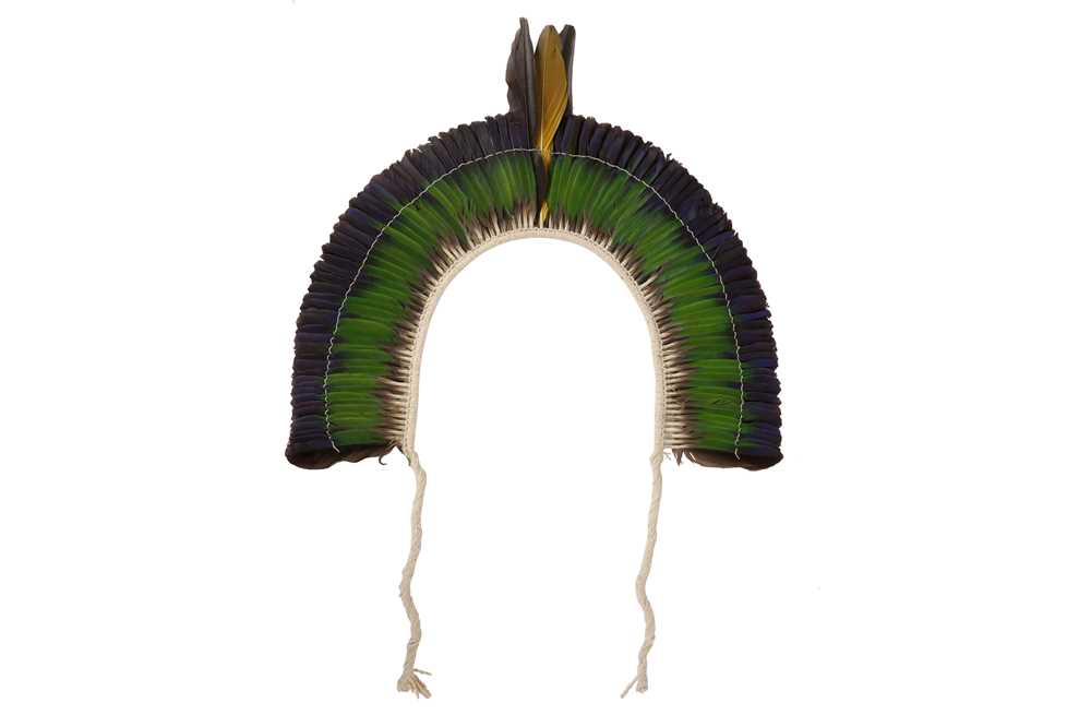 Lot 553 - A 20TH CENTURY BRAZILIAN TRIBAL FEATHER HEADDRESS, PROBABLY THE JURUNA OR KAYAPO TRIBES