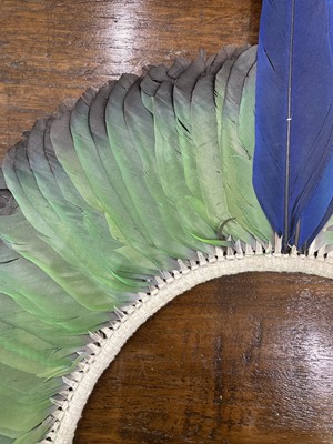 Lot 553 - A 20TH CENTURY BRAZILIAN TRIBAL FEATHER HEADDRESS, PROBABLY THE JURUNA OR KAYAPO TRIBES