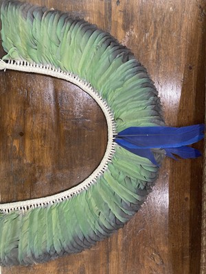 Lot 553 - A 20TH CENTURY BRAZILIAN TRIBAL FEATHER HEADDRESS, PROBABLY THE JURUNA OR KAYAPO TRIBES