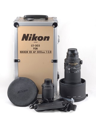 Lot 121 - Nikon ED AF Nikkor 300mm f2.8 Auto Focus Telephoto Lens & Converter