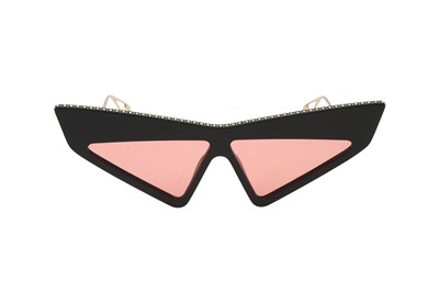 Lot 70 - Gucci Black Hollywood Cat Eye Oversized Sunglasses