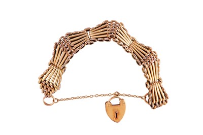 Lot 18 - A gold gate bracelet