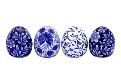 Lot 341 - A SET OF FOUR DECORATIVE BLUE AND WHITE CERAMIC EGGS, 20TH CENTURY