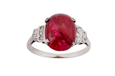 Lot 103 - A ruby and diamond ring