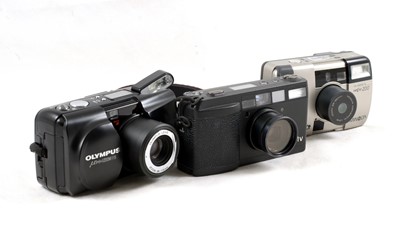 Lot 6 - A Ricoh GR1V & Other Compact Cameras