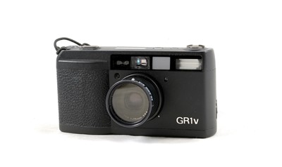 Lot 6 - A Ricoh GR1V & Other Compact Cameras