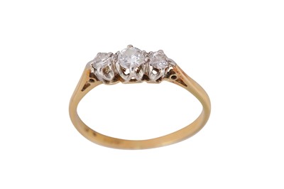 Lot 184 - A diamond three-stone ring