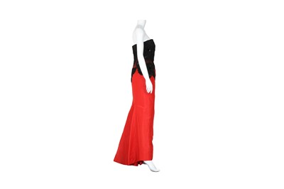 Lot 12 - Oscar de la Renta Red Silk Strapless Evening Gown - Size 4