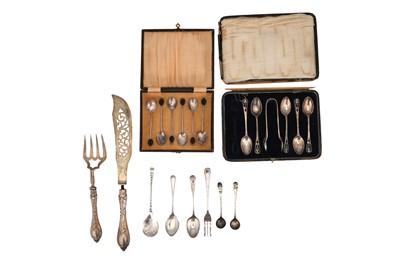 Lot 198 - A MIXED GROUP INCLUDING A PAIR OF VICTORIAN STERLING SILVER FISH SERVERS, SHEFFIELD 1847 BY THOMAS SANSOM