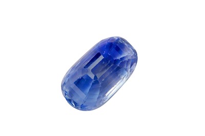 Lot 87 - A sapphire ring