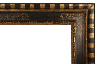 Lot 22 - AN ITALIAN 17TH CENTURY STYLE DECORATED, PAINTED AND GILDED LIMEWOOD CASSETTA FRAME