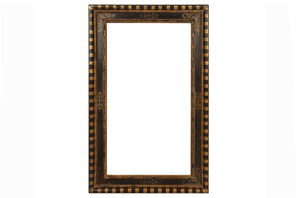 Lot 22 - AN ITALIAN 17TH CENTURY STYLE DECORATED, PAINTED AND GILDED LIMEWOOD CASSETTA FRAME