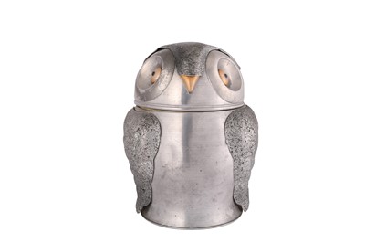 Lot 175 - AN ITALIAN BRUSHED STEEL ICE BUCKET IN THE FORM OF AN OWL