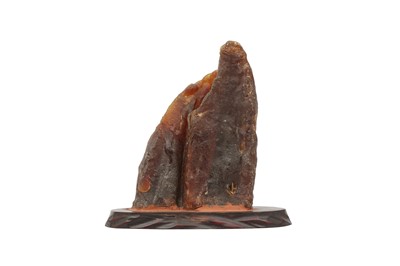 Lot 18 - A CHINESE AMBER 'SCHOLAR'S ROCK' CARVING.