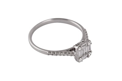 Lot 224 - A diamond dress ring