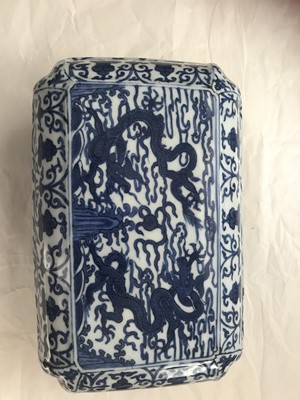 Lot 223 - A CHINESE BLUE AND WHITE RECTANGULAR 'DRAGON' BOX AND COVER.