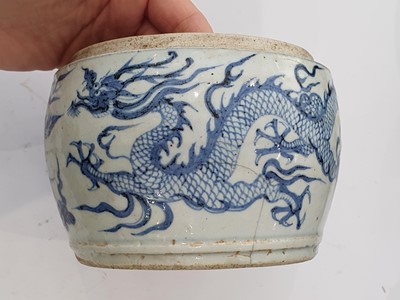 Lot 656 - A CHINESE BLUE AND WHITE 'DRAGON' JAR.