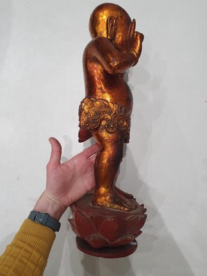 Lot 526 - A CHINESE GILT-LACQUER FIGURE OF THE INFANT BUDDHA.